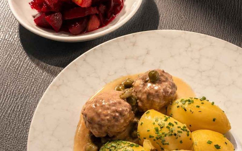 Mittagsgericht im Restaurant Neander Königsberger Klopse