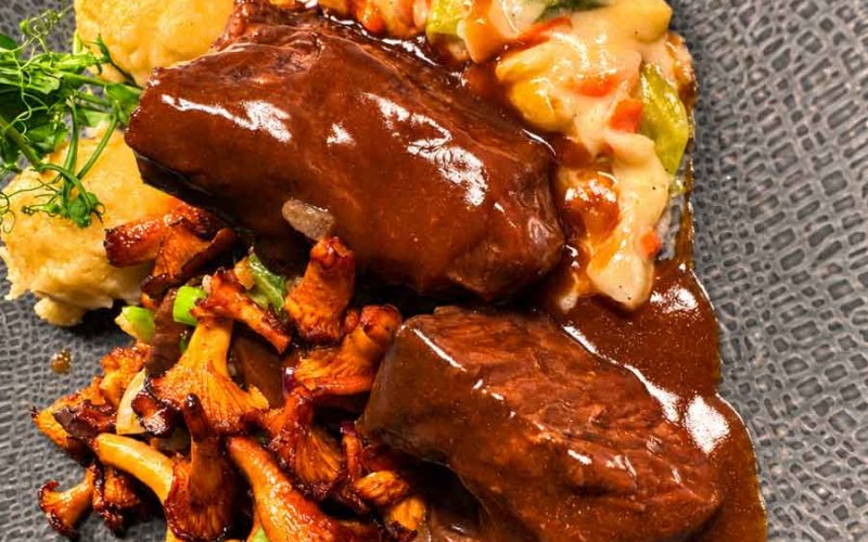 Ochsenbaeckchen im Restaurant Neander