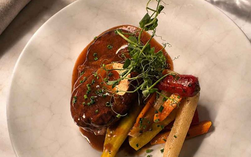Rinderbeinscheibe im Restaurant Neander